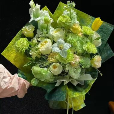 Hand-crumpled flower wrapping paper for bouquet lining