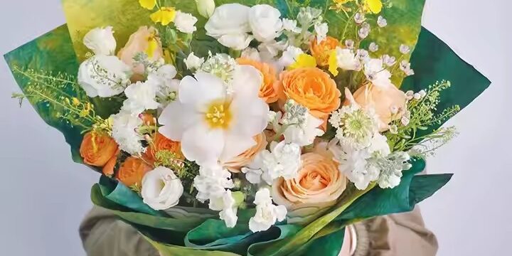 Hand-crumpled flower wrapping paper for bouquet lining