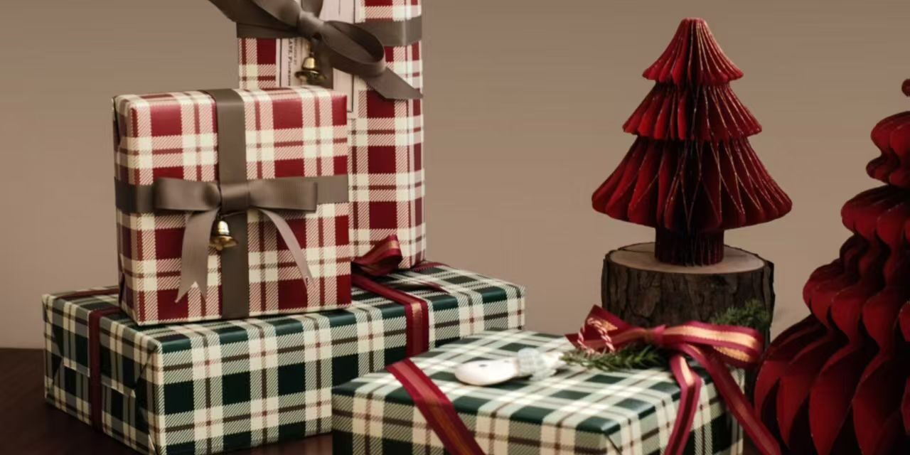 Vintage plaid luxury Christmas wrapping paper sheets