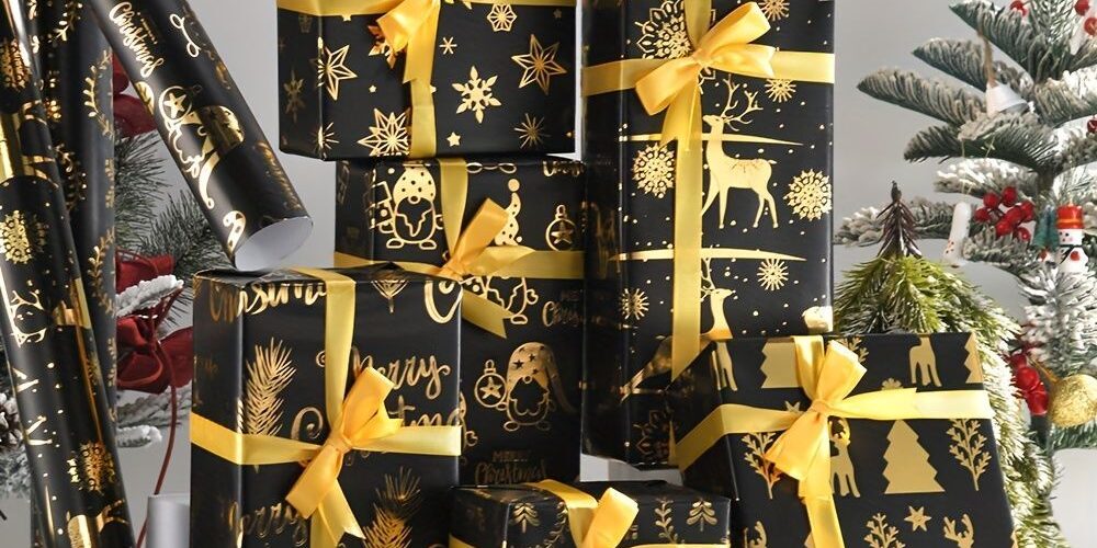 Black gold foil minimalist Christmas wrapping paper for gifts