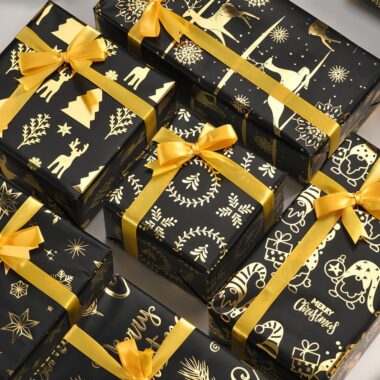 Black gold foil minimalist Christmas wrapping paper for gifts