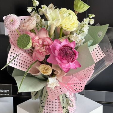 Hollow dopamine style creative flower wrapping paper