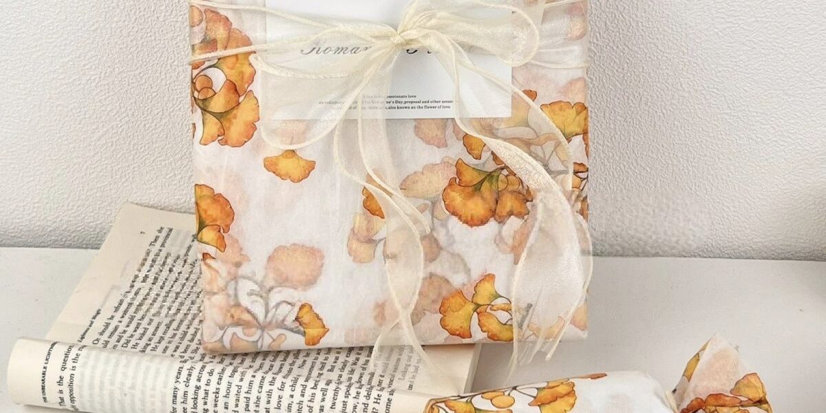 Ginkgo leaf decorative festival gift wrapping paper