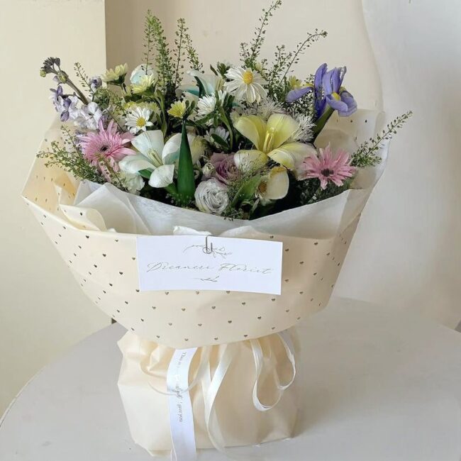 Gold foil heart waterproof flower wrapping paper for bouquets