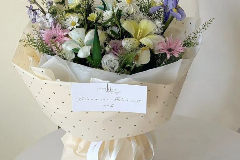 Gold foil heart waterproof flower wrapping paper for bouquets