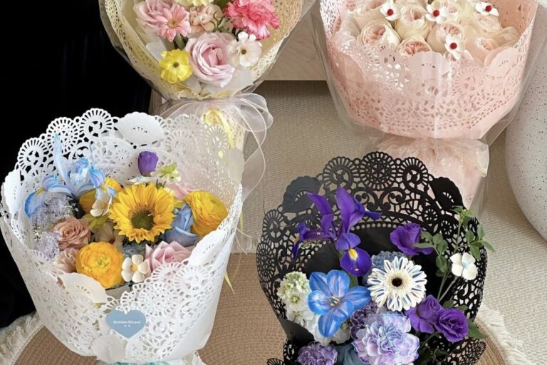 Hollow lace edge decorative flower wrapping paper