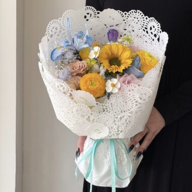 Hollow lace edge decorative flower wrapping paper