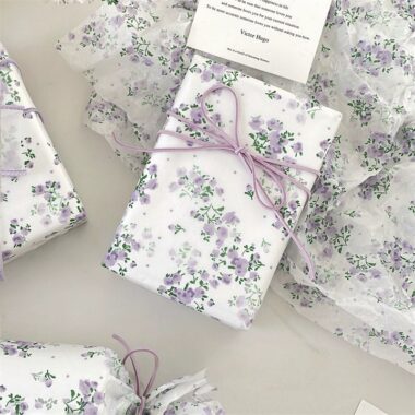 Light purple bouquet decorative gift wrapping paper