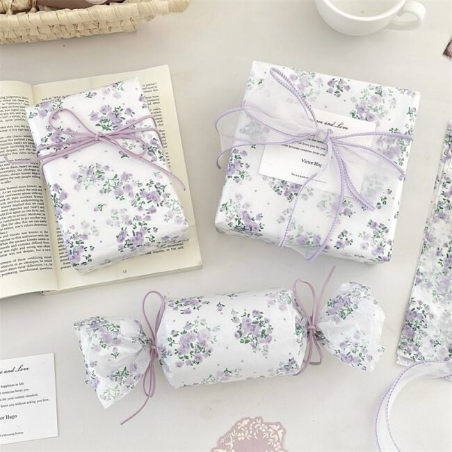 Light purple bouquet decorative gift wrapping paper