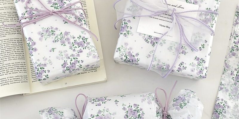 Light purple bouquet decorative gift wrapping paper