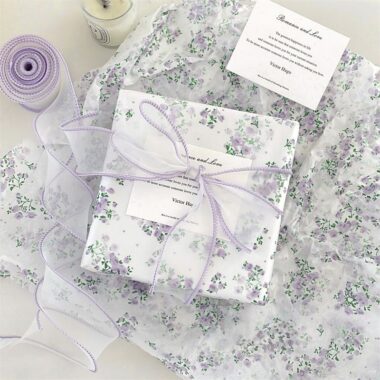 Light purple bouquet decorative gift wrapping paper