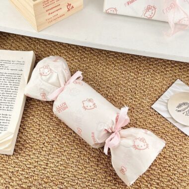 Pink cute cat decorative festival gift wrapping paper