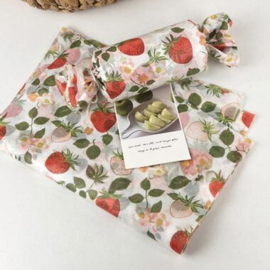 Pink jade strawberry atmospheric decorative gift wrapping paper