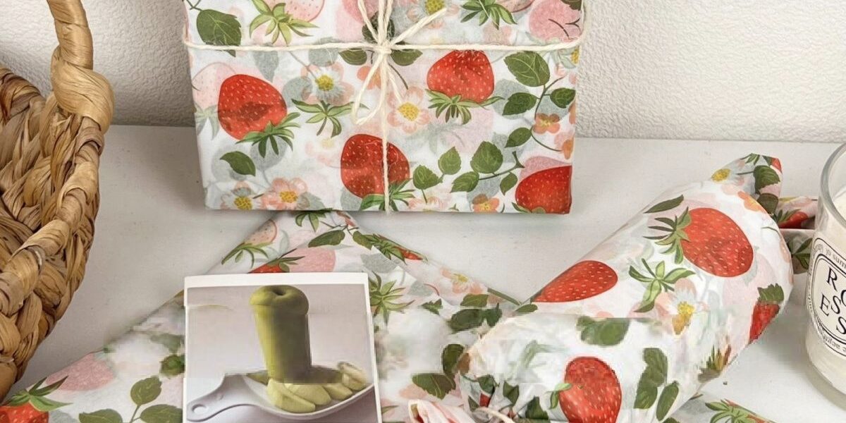 Pink jade strawberry atmospheric decorative gift wrapping paper