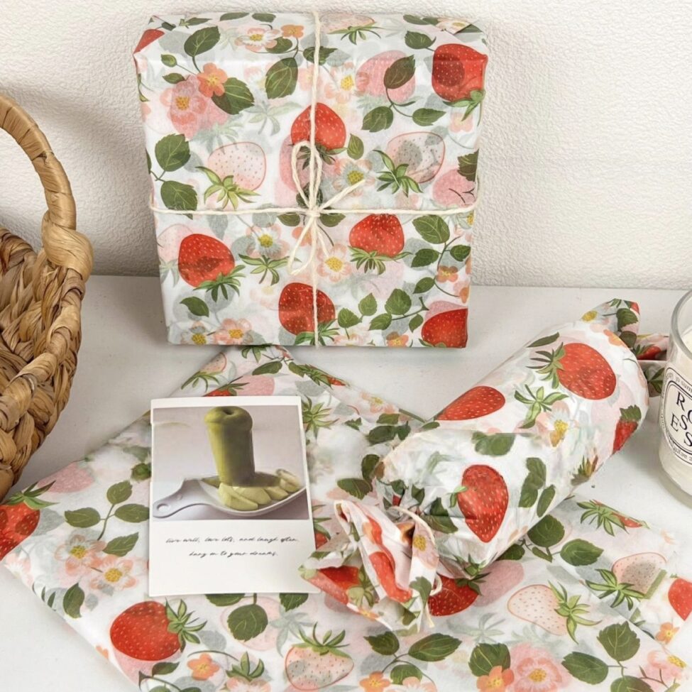 Pink jade strawberry atmospheric decorative gift wrapping paper