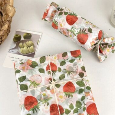 Pink jade strawberry atmospheric decorative gift wrapping paper