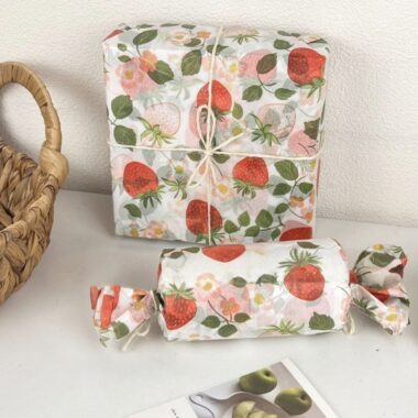 Pink jade strawberry atmospheric decorative gift wrapping paper