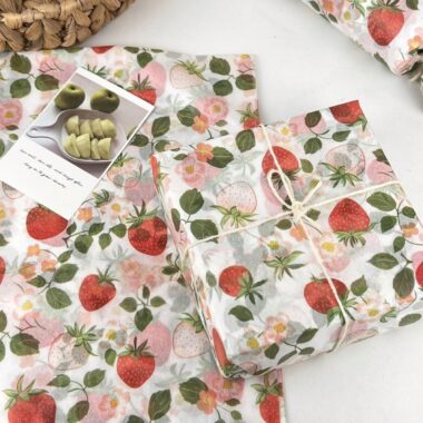 Pink jade strawberry atmospheric decorative gift wrapping paper