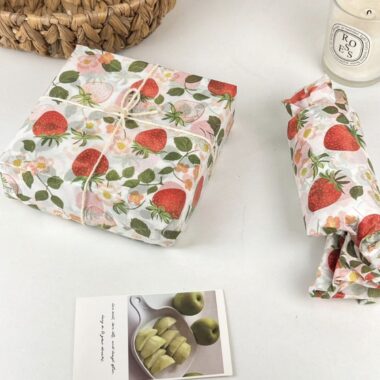 Pink jade strawberry atmospheric decorative gift wrapping paper