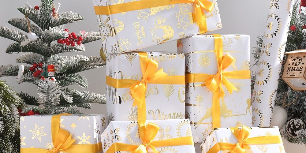 White gold foil minimalist Christmas wrapping paper for gifts